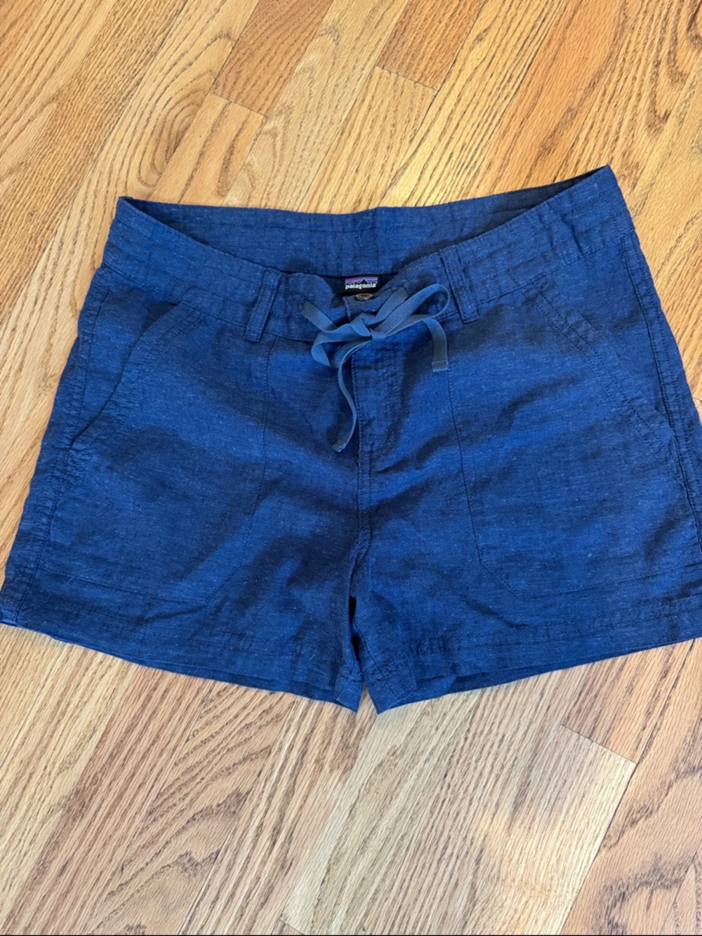 Patagonia Women's Navy Drawstring Linen Shorts. Size 6. NWT.